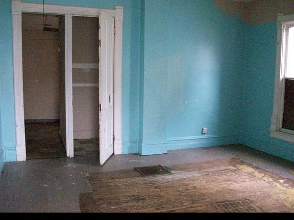2nd image of 1131 S Main St