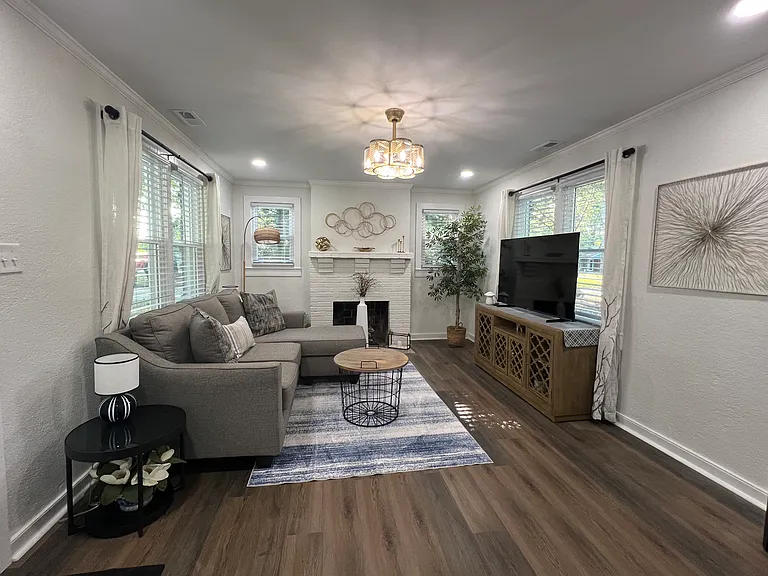 1237 Millerwood Dr — Photo 1