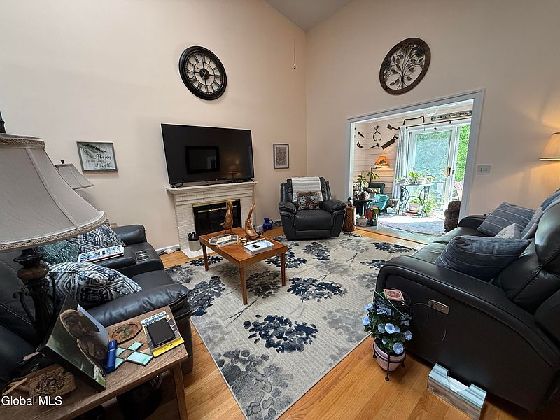 5th image of 4 Gentry Lane