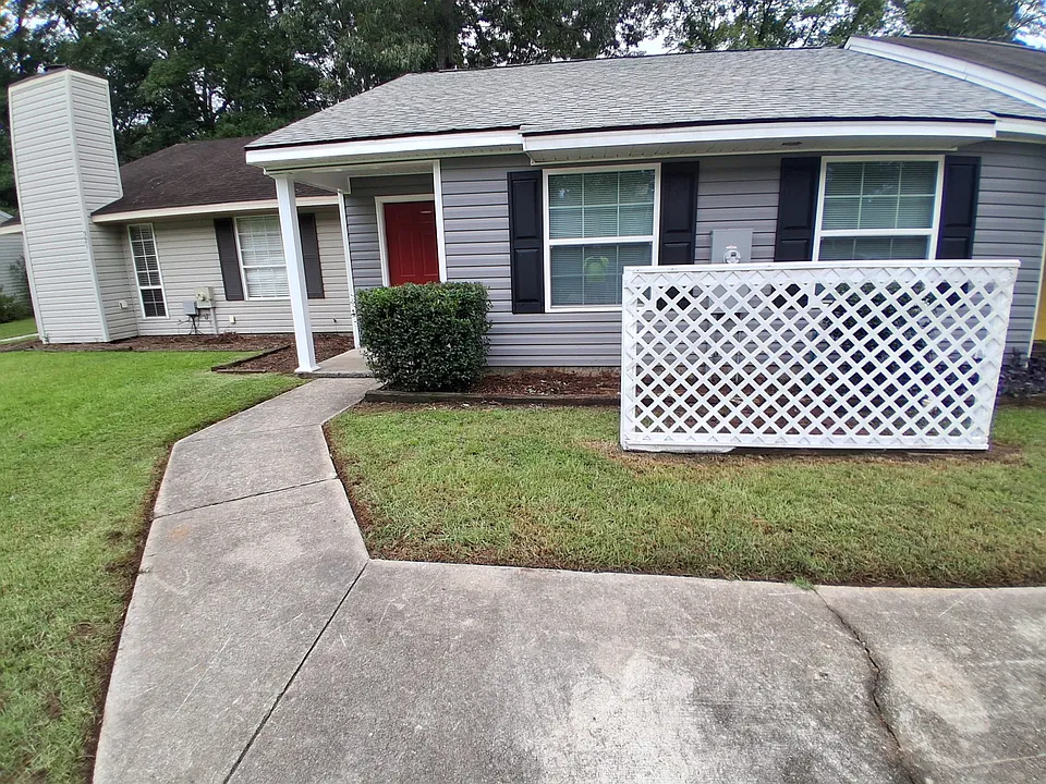 323 Somerset Dr