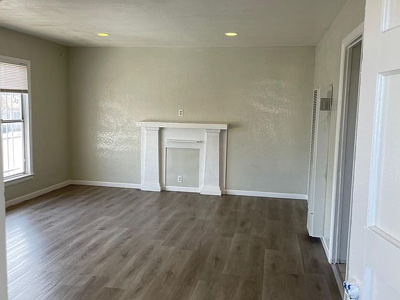 4th image of 1140 W 99th St APT D