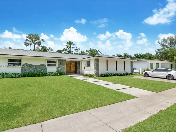 2451 NE 199th St, Miami, FL 33180