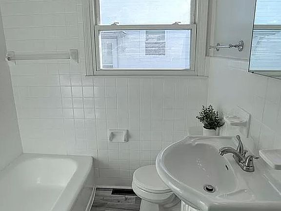 2nd image of 2003 Berkley Pl