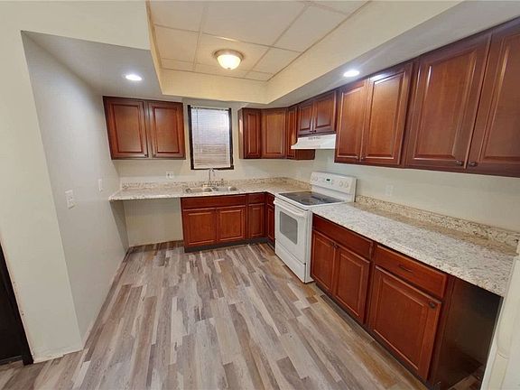 2nd image of 1083 Dewey Ave