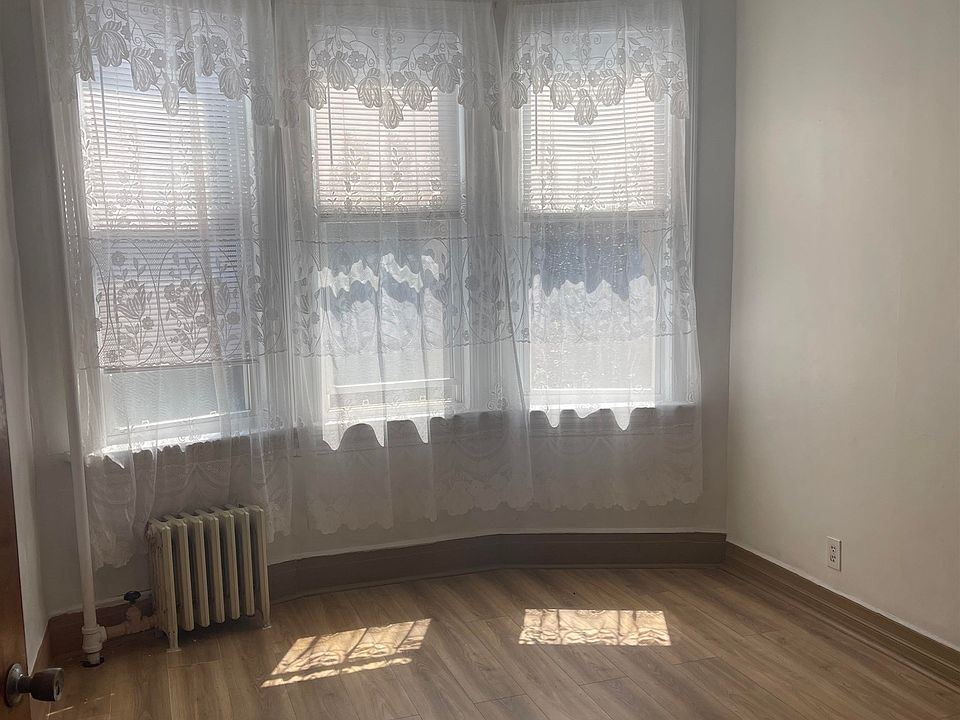 1st image of 582 Jersey Ave Floor 2