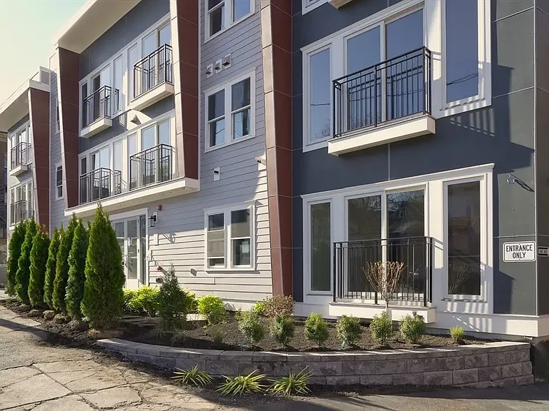 21 Glen Rd #11 — Photo 1