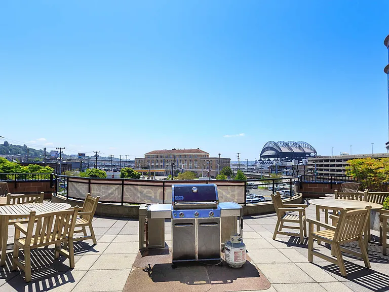 Rooftop with Views of the Neighborhood