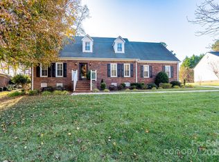 621 Peace Haven Rd, Kannapolis, NC 28083