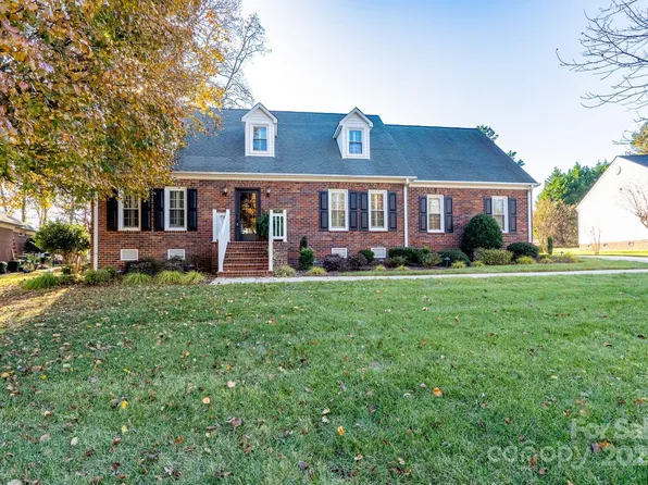 621 Peace Haven Rd, Kannapolis, NC 28083