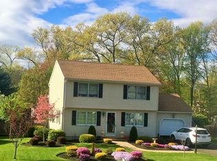 21 Scott Hollow Dr, Holyoke, MA 01040