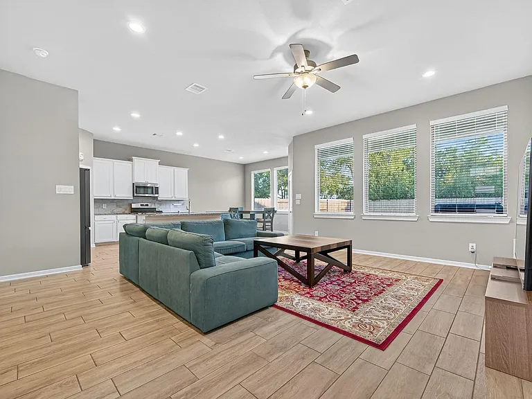 2134 Bluegrass Ln — Photo 5