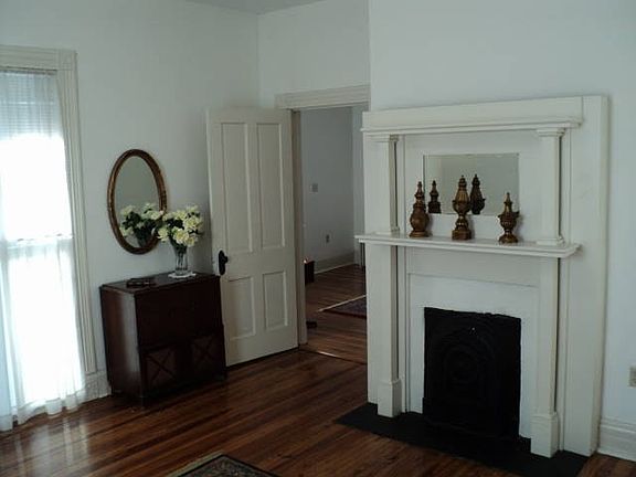 3rd image of 430 Bradley St SW