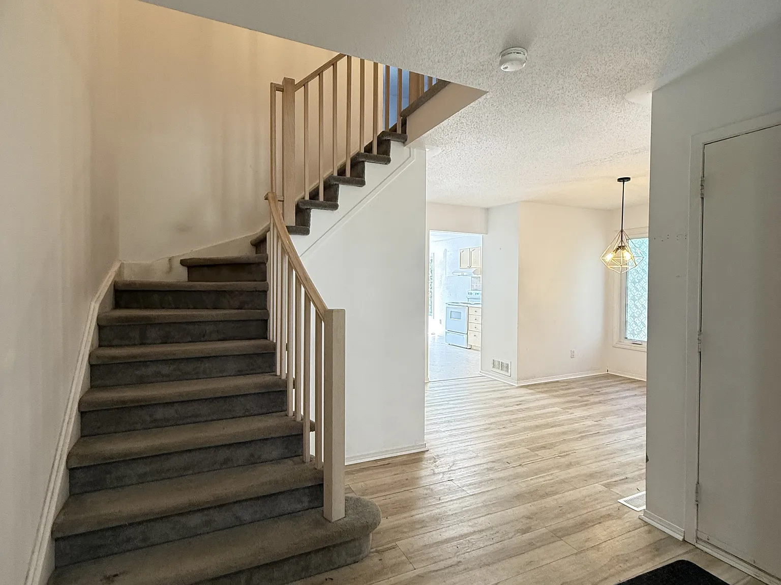 70 Inverary Drive — Photo 3