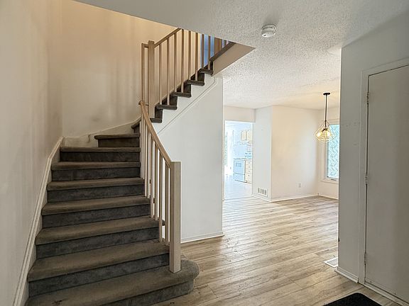 3rd image of 70 Inverary Dr #1