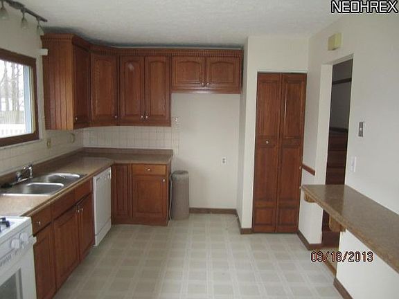 3rd image of 26954 Oxford Park Ln