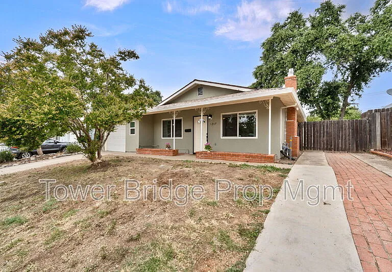 1317 School St — Photo 2