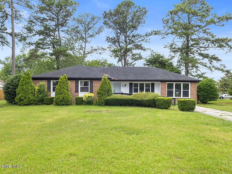 605 Winchester Rd — Photo 2