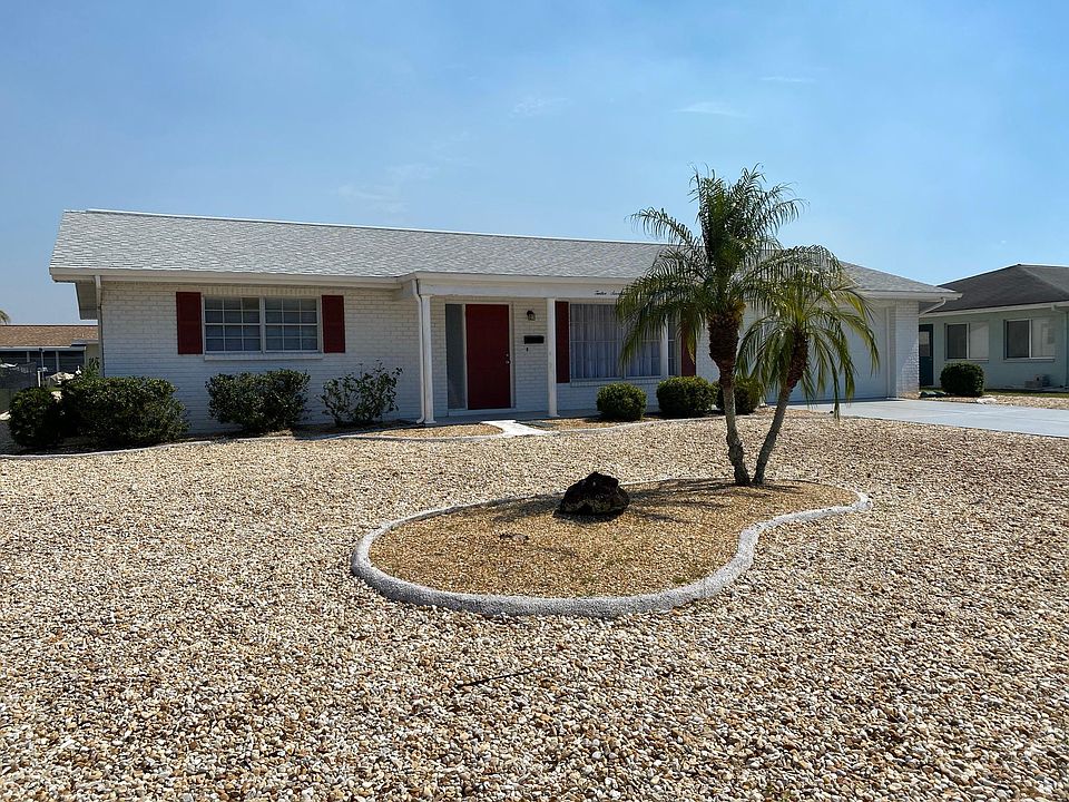 55+ Community. Close to the beaches, shopping, and restaurants.