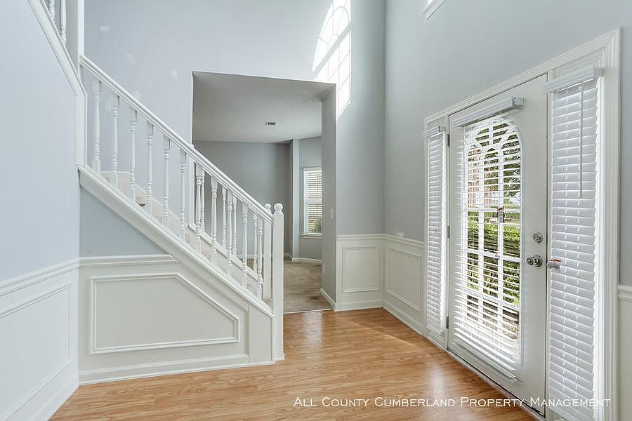 2nd image of 382 Umatilla Ln