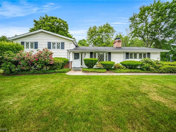 8288 Billings Rd, Kirtland, OH 44094