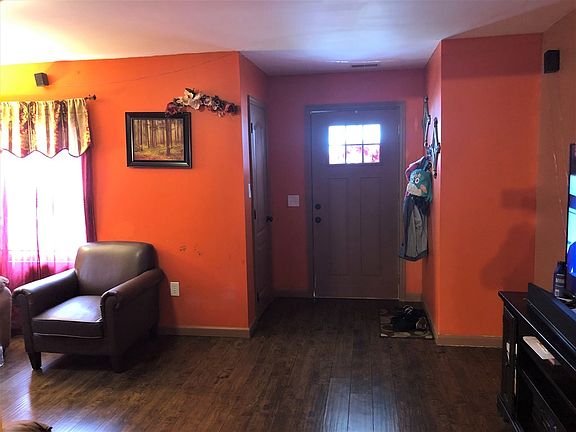 2nd image of 812 Walnut Ave