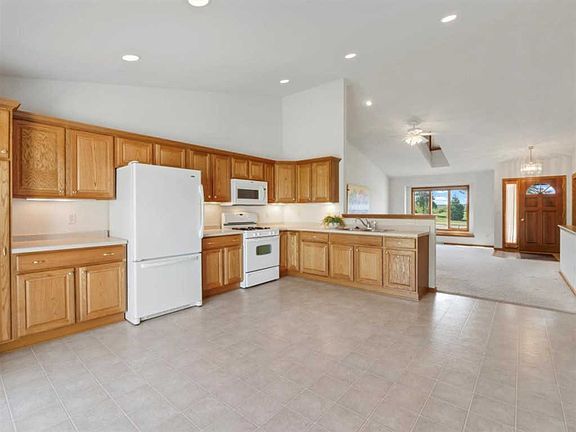 3rd image of 1470 Bluebell Dr