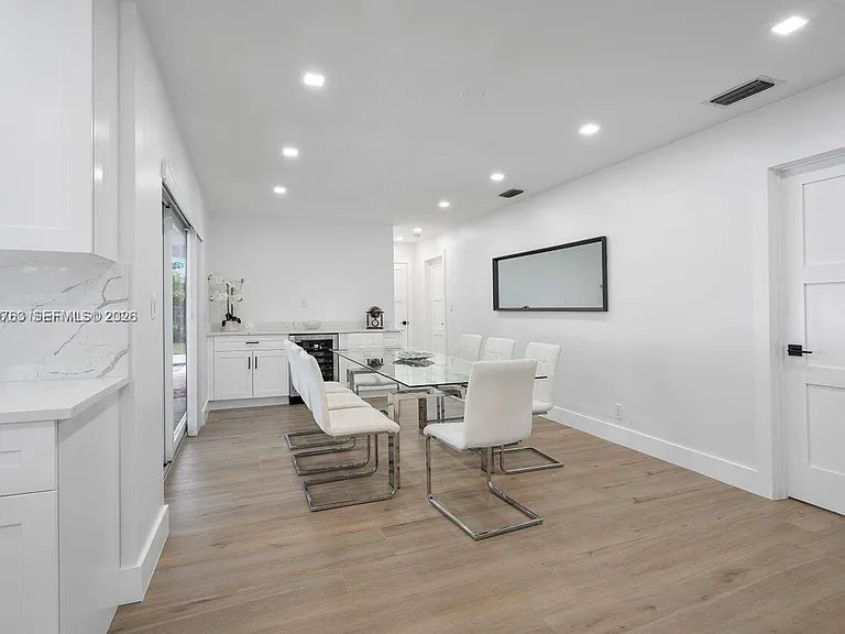 6991 NE 7th Ave #0 — Photo 6