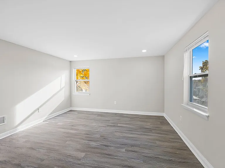 20 E Monument Ave — Photo 19
