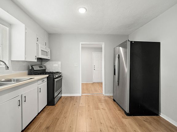 4th image of 3101 Illinois St