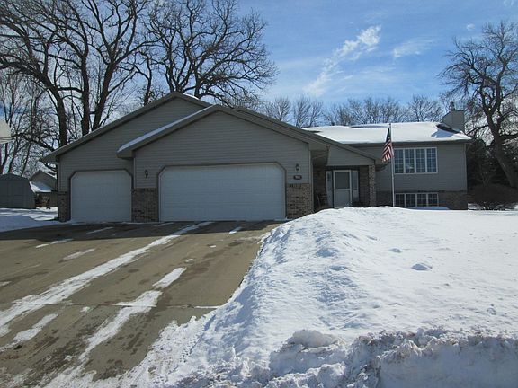 2nd image of 906 Beachwood Ct NE