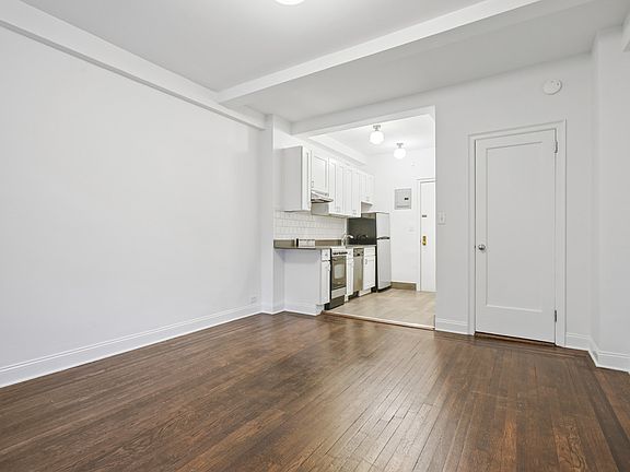 5th image of 208 W 23rd St APT 404