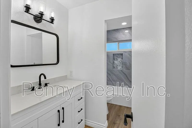 806 E 4th Ave — Photo 4