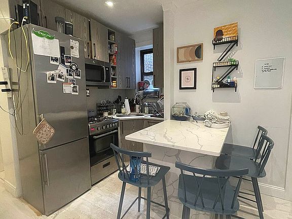 3rd image of 620 E 6th St #23