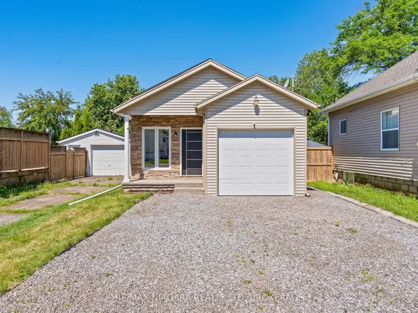 46A Pelham Rd, Saint Catharines, ON L2S 1R4