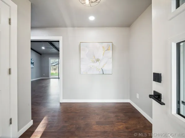 703 N Zenith Ave, Tulsa, OK 74127