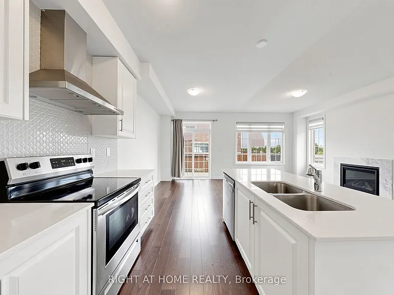 90 Laing Dr — Photo 16