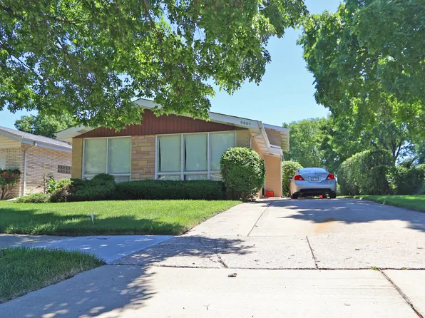 8801 Lowell Ter, Skokie, IL 60076