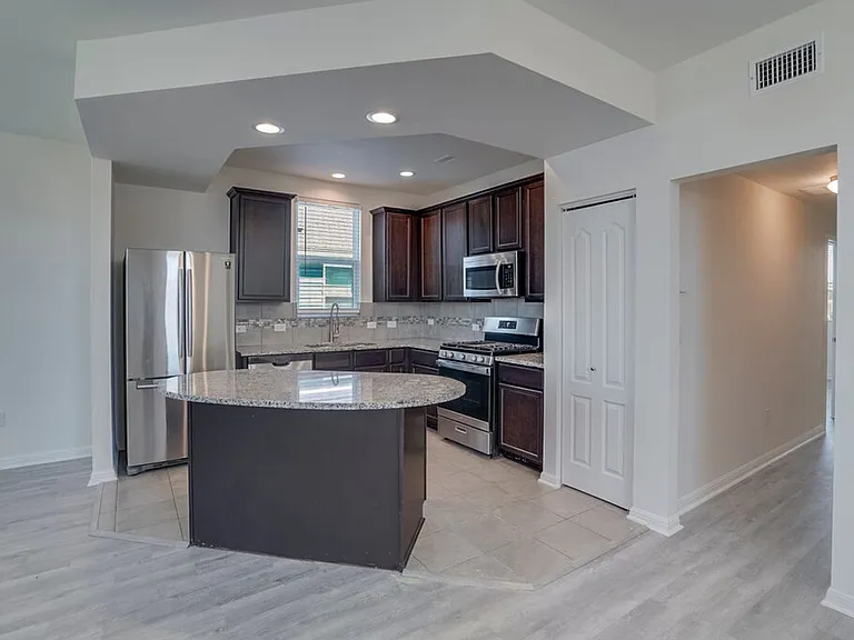 576 Ferrule Dr — Photo 3