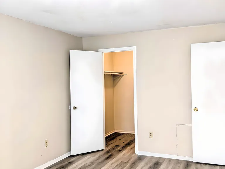 1067 Van Dyke St — Photo 10