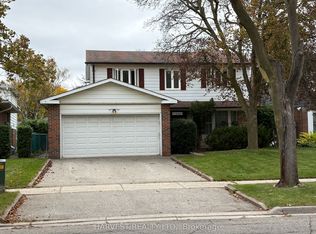 19 Glendower Cir, Toronto, ON M1T2Y9