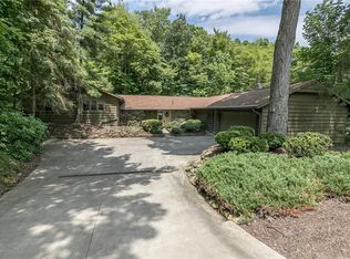16820 Woodleaf Rd, Strongsville, OH 44136