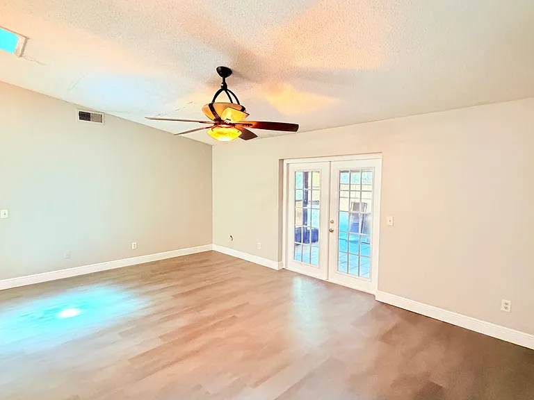 124 Clear Lake Cir — Photo 12