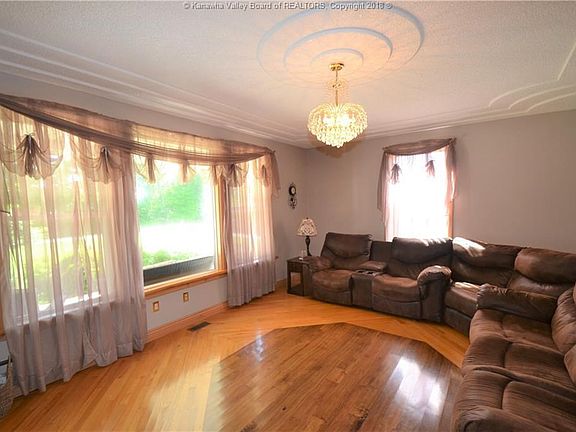 5th image of 253 Gilchrist Ave