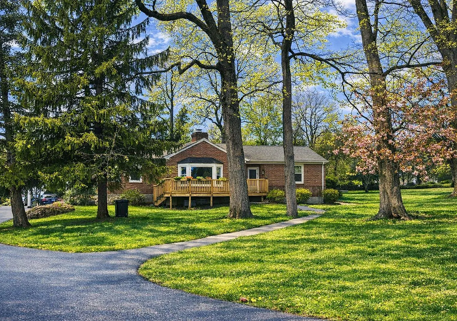 3BR Duplex w/ 1st fl Living Sudbrook Park — Photo 1