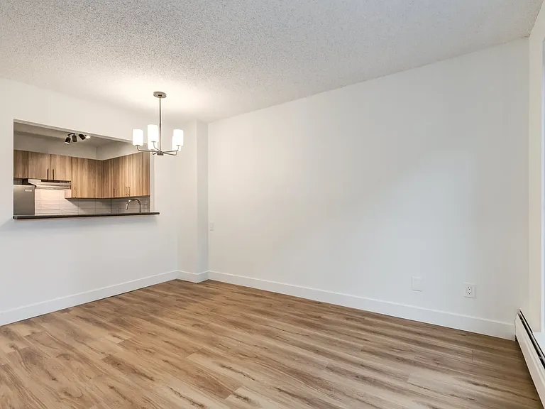 2404 16a St SW — Photo 38