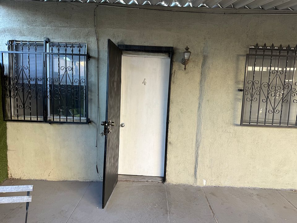 1st image of 1133 N Genesee Ave APT 4