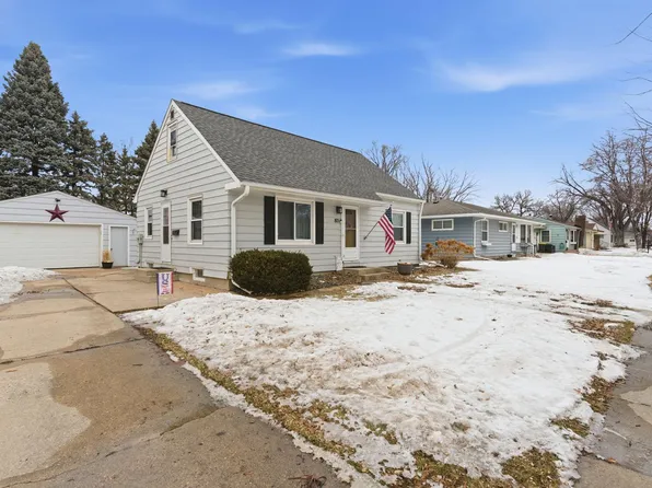 801 Olena Ave SE, Willmar, MN 56201