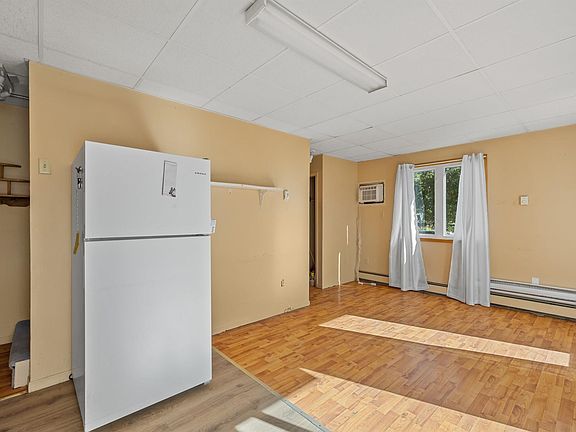 4th image of 42 West St
