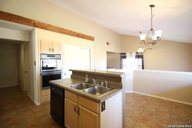 3 bed, 1987 sqft, $1,995 — Photo 4