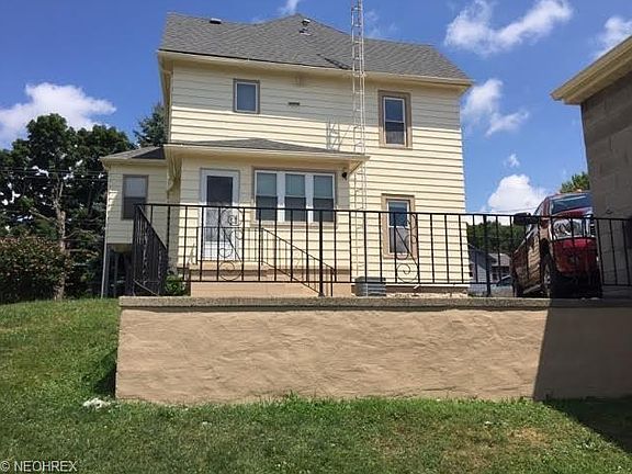 5th image of 105 W Wood St
